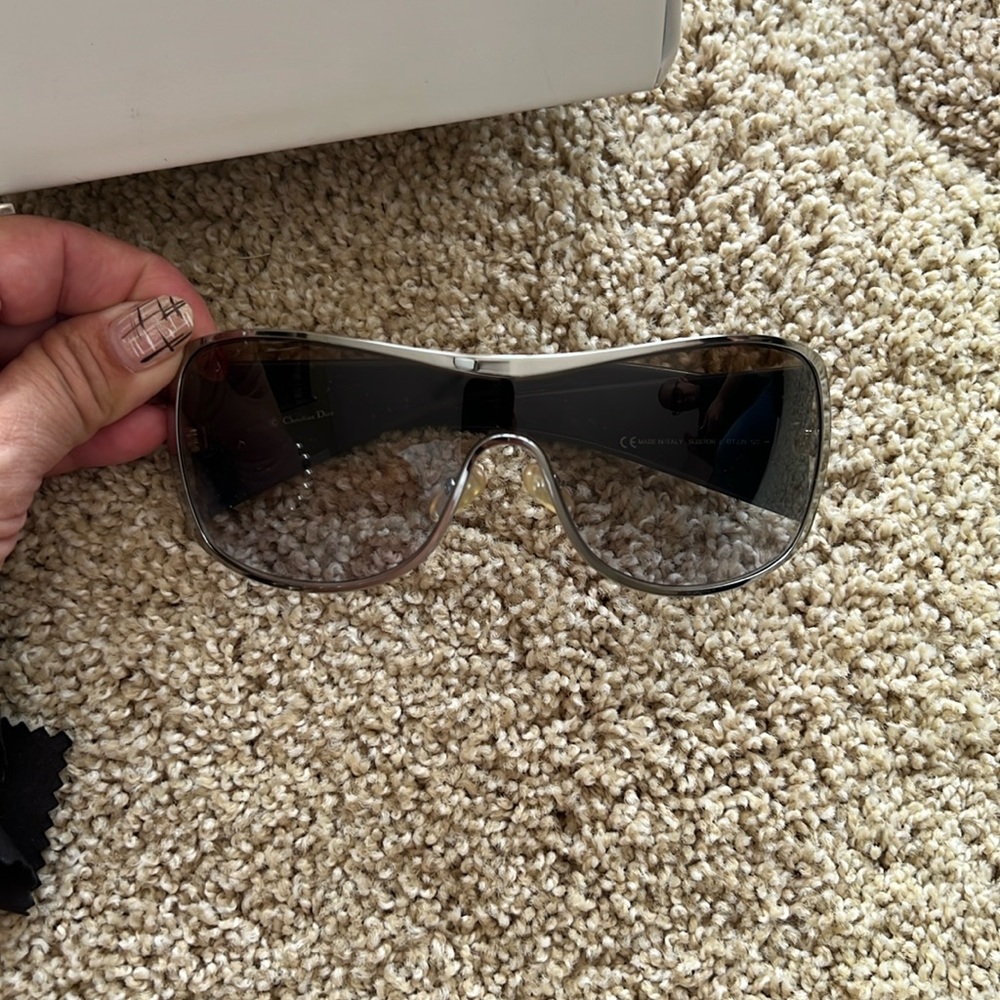 Dior wrap around sunglasses w box DTJJN 125